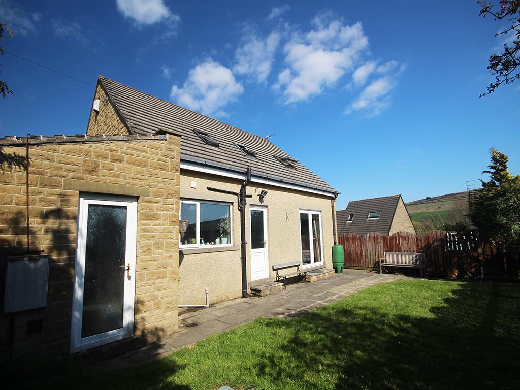 4 bedroom detached house For Sale in Earby - IMG_2454.jpg